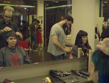 Το λάθος που κάνουν οι κομμώτριες αλλά δεν μας το λένε - Tι αποκαλύπτει πασίγνωστoς κομμωτής